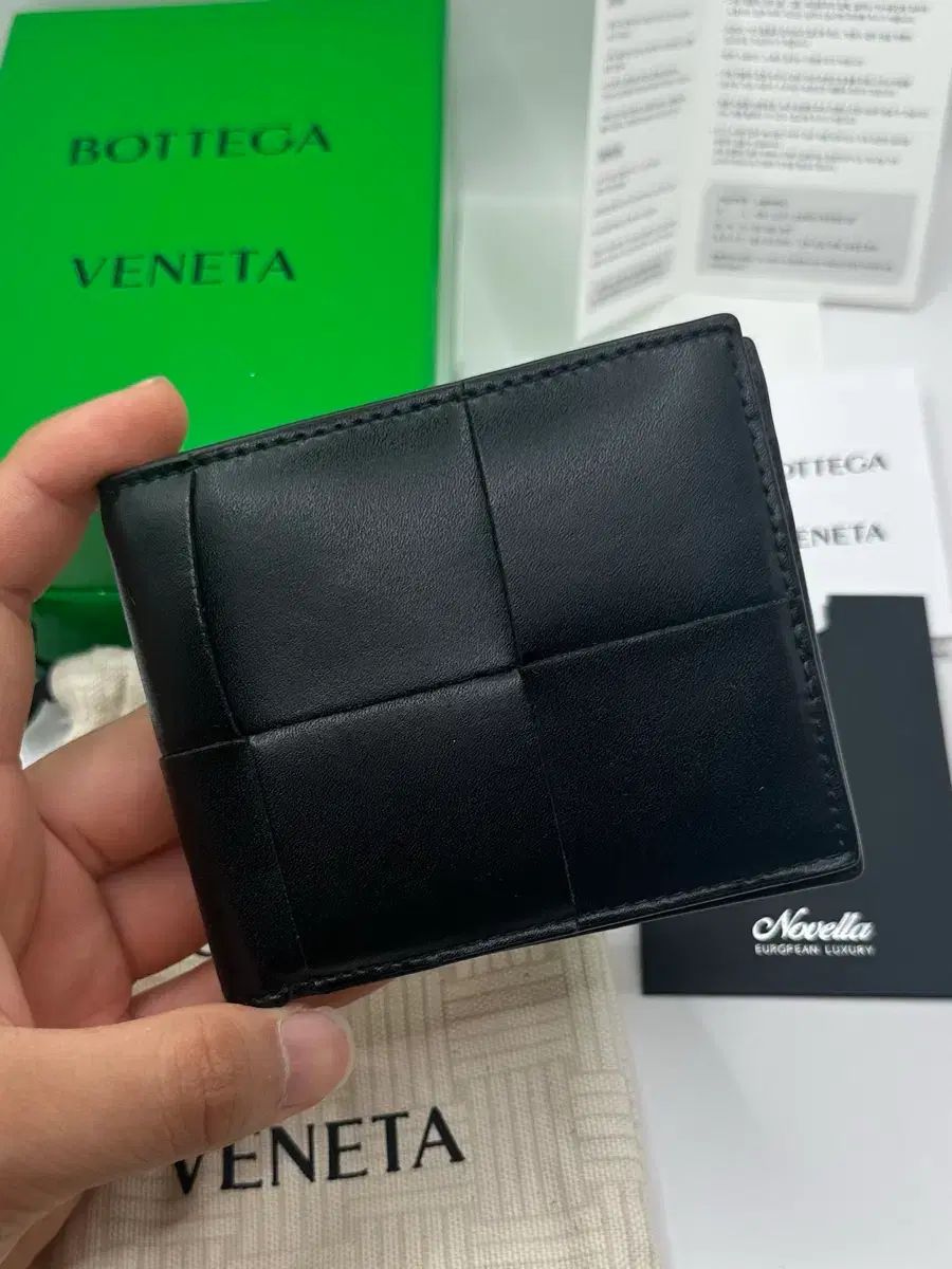 BOTTEGA VENETA ボッテガ・ヴェネタ イントレチャート 二つ折り財布