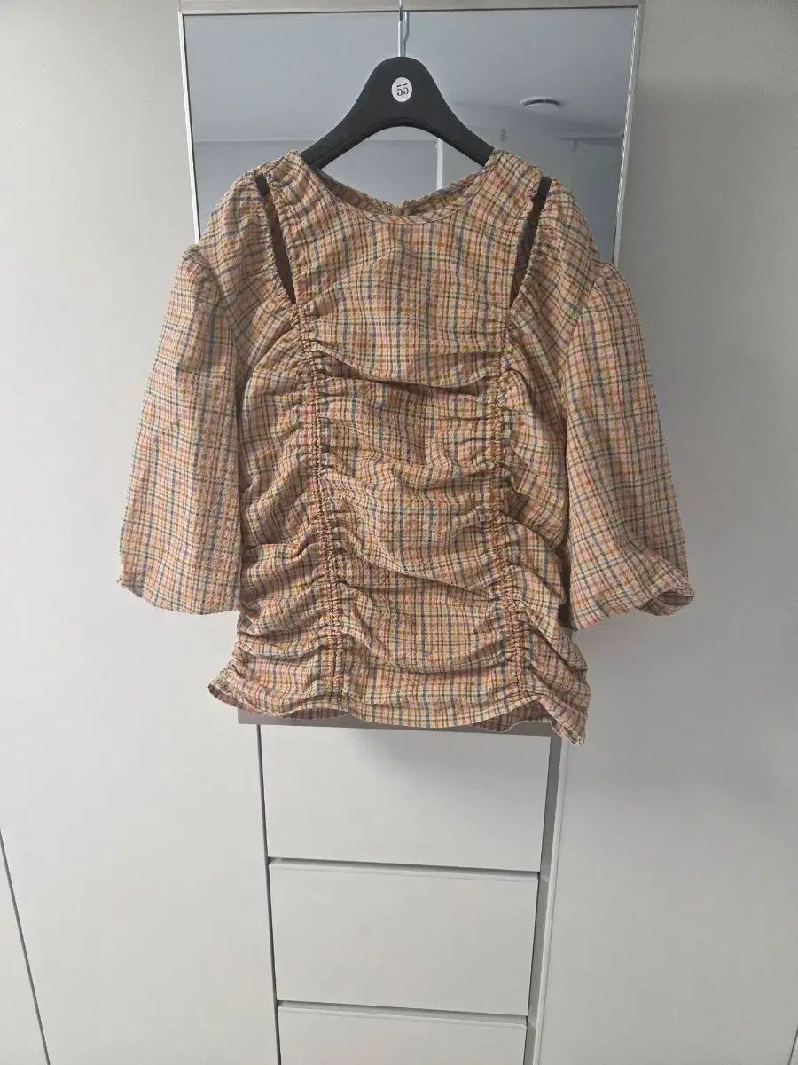 チェック柄シャーリングオフショルダーブラウス