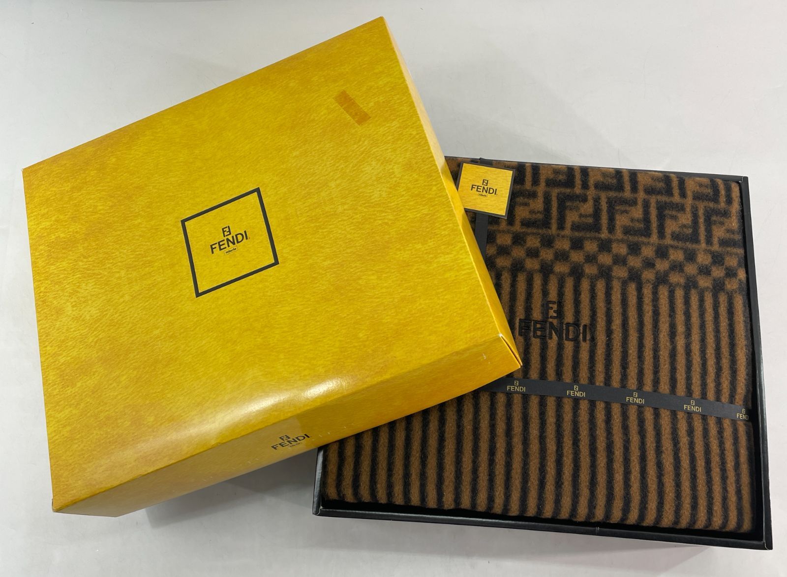 FENDI ウール毛布 毛100% 150cm × 210cm 2241088