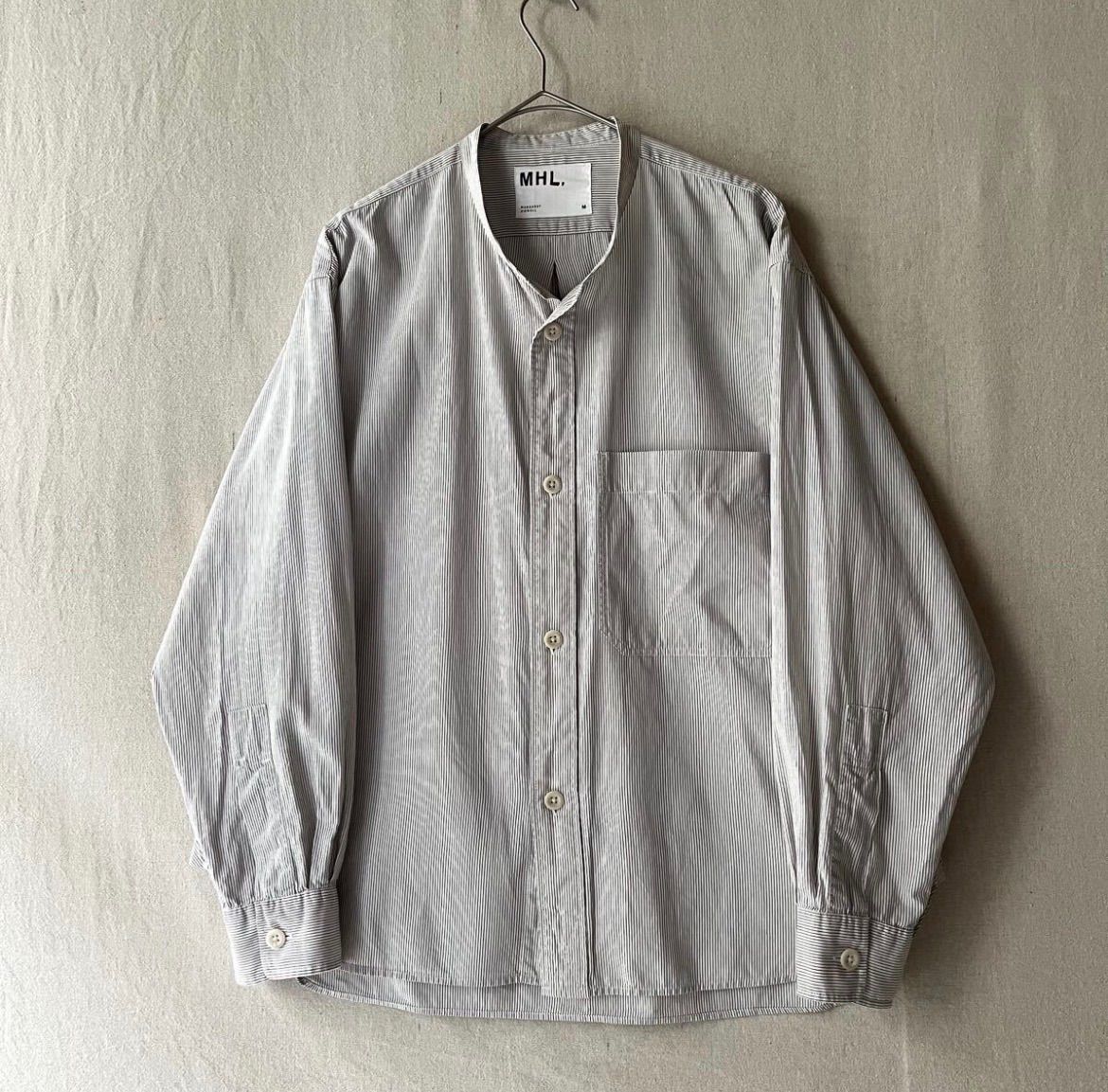 お得，新作 定価2.2万円 MHL. カラーレス シャツ / M コットン