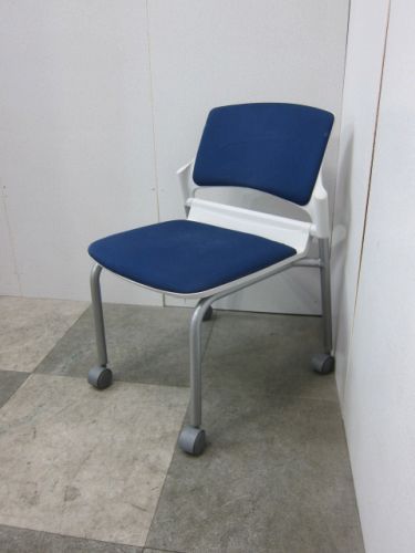 【中古品】ウチダ MF-180シリーズ キャスター付スタッキングチェア MF-180C ブルー