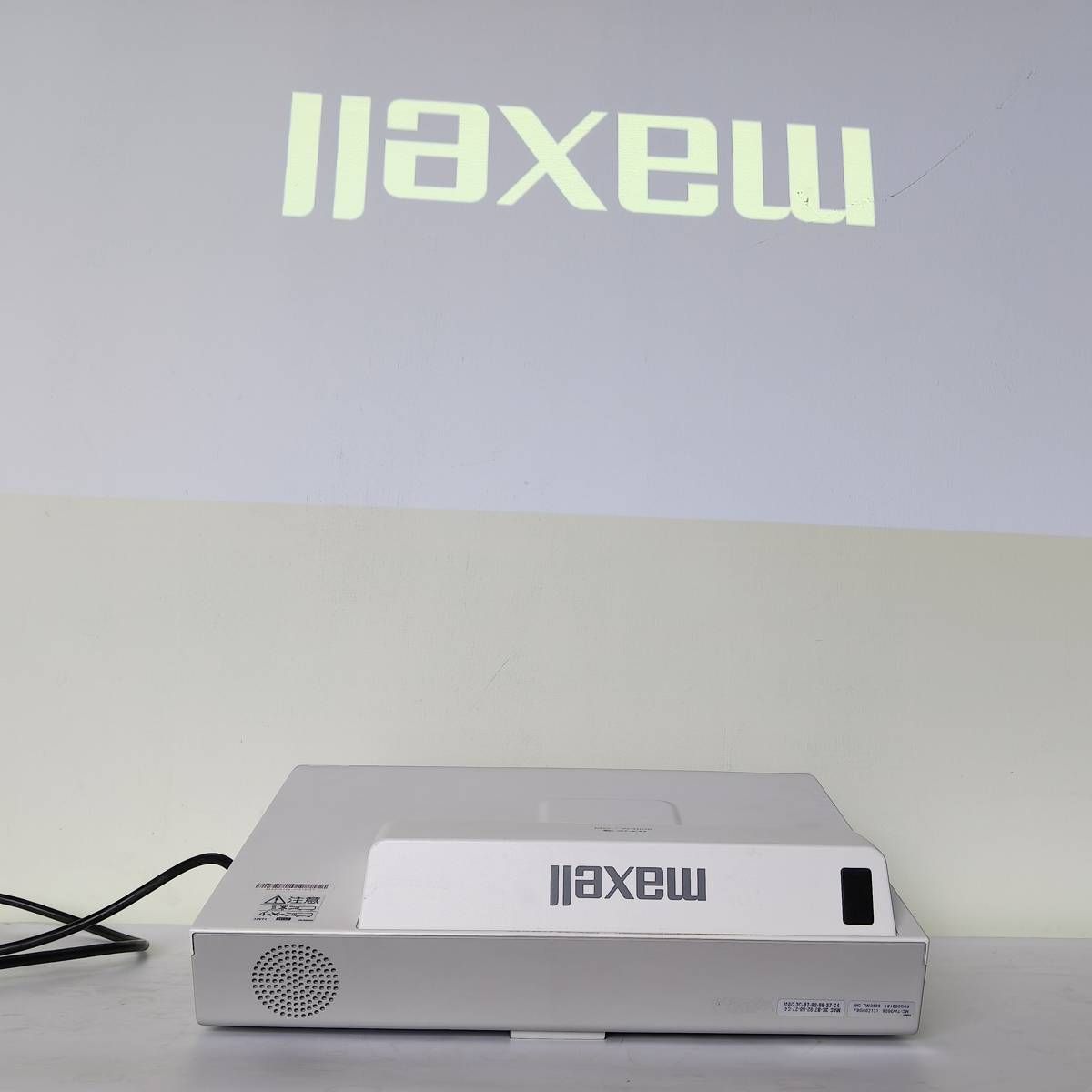 【ランプ時間598h】maxell マクセル 超短焦点プロジェクター MC-TW3506 動作確認済（※リモコンなし）