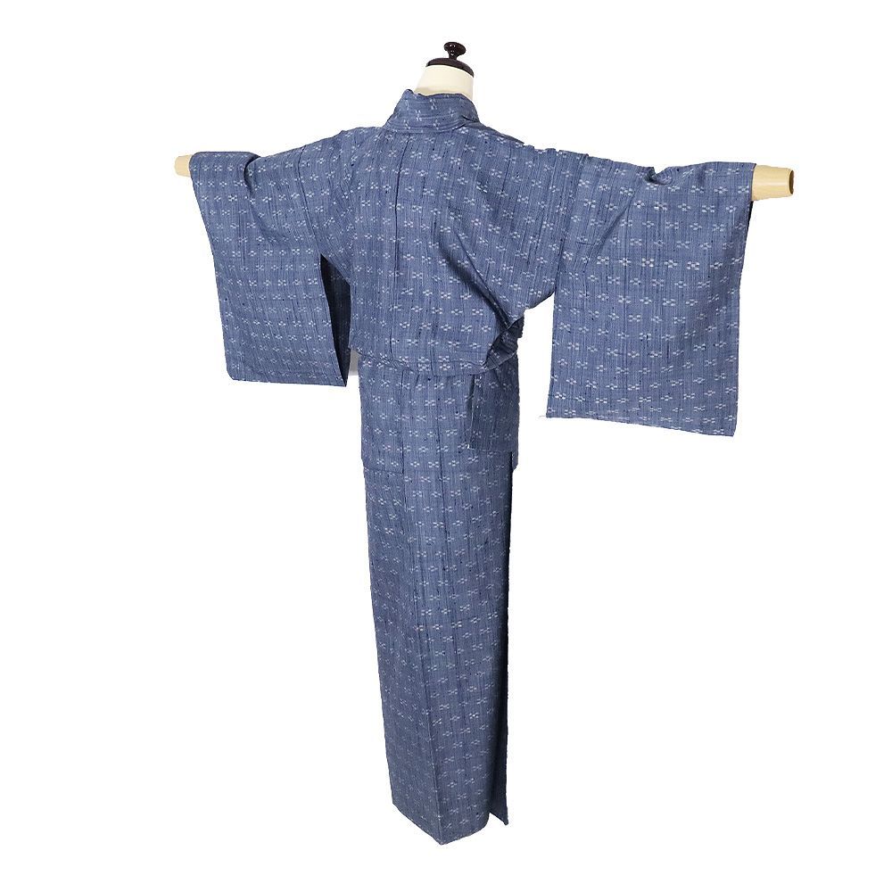 単衣です　紬　琉球絣の飛び柄　グレー•紺系　正絹 単衣 紬 正絹 紺 グレー 絣 Sサイズ ki32274 美品 ひとえ 夏着物