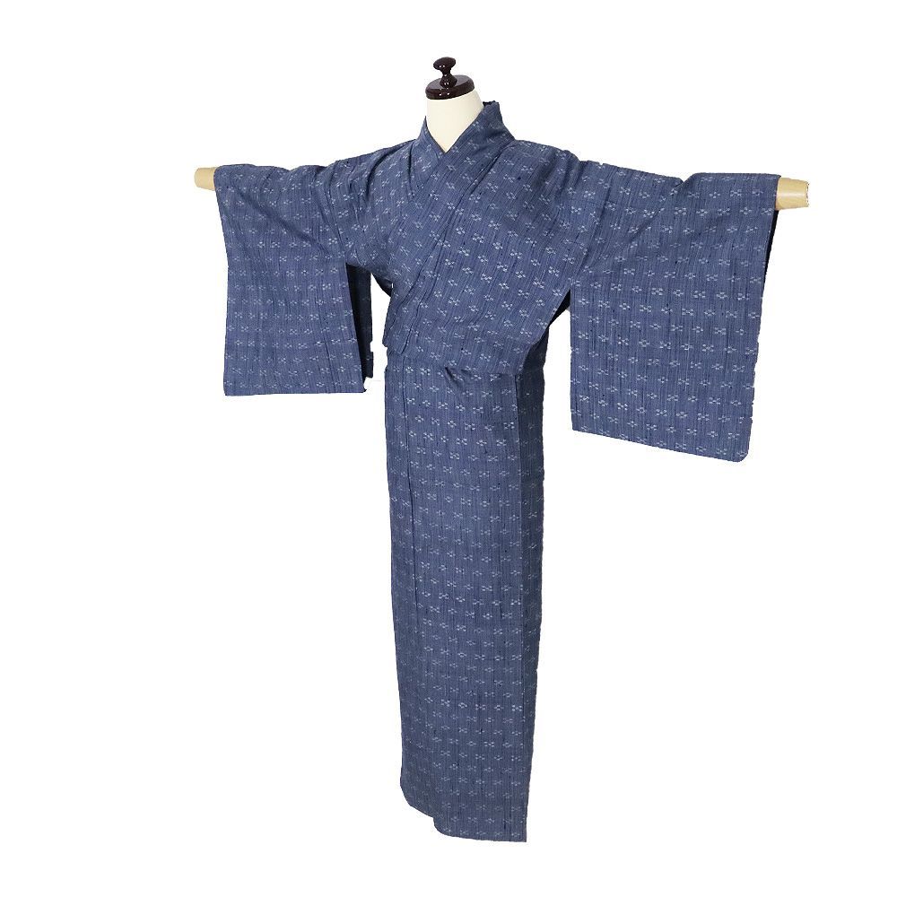 単衣です　紬　琉球絣の飛び柄　グレー•紺系　正絹 単衣 紬 正絹 紺 グレー 絣 Sサイズ ki32274 美品 ひとえ 夏着物