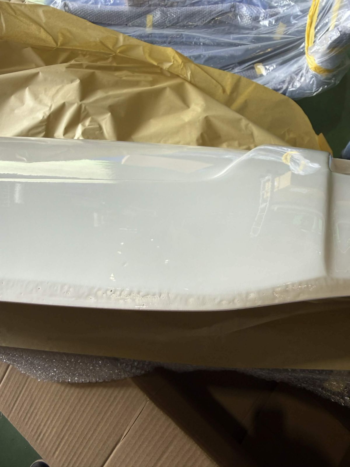 アウトレット HELIOS FRP ボンネット トヨタ 200系 ハイエース 標準 