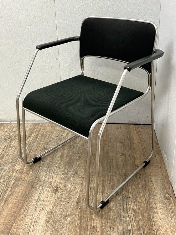 【中古品】コクヨ 肘付スタッキングチェア CK-856K ブラック