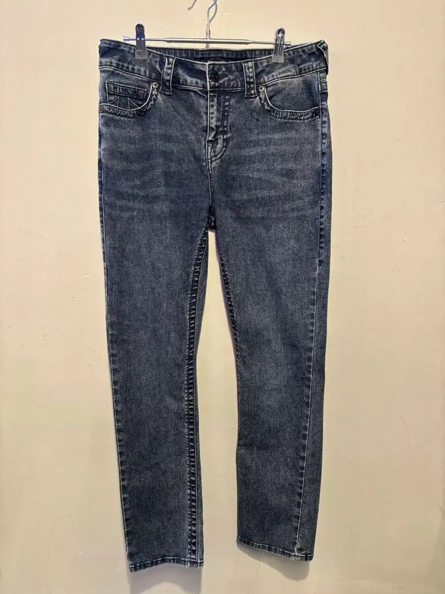 トゥルーレリジョン 正規品 デニムパンツ