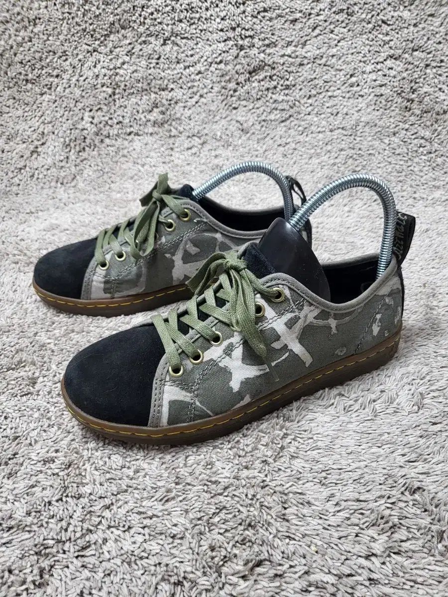 (レア物)DR. MARTENS ドクターマーチン ガンター カモフラージュスニーカー 250 ほぼ新品