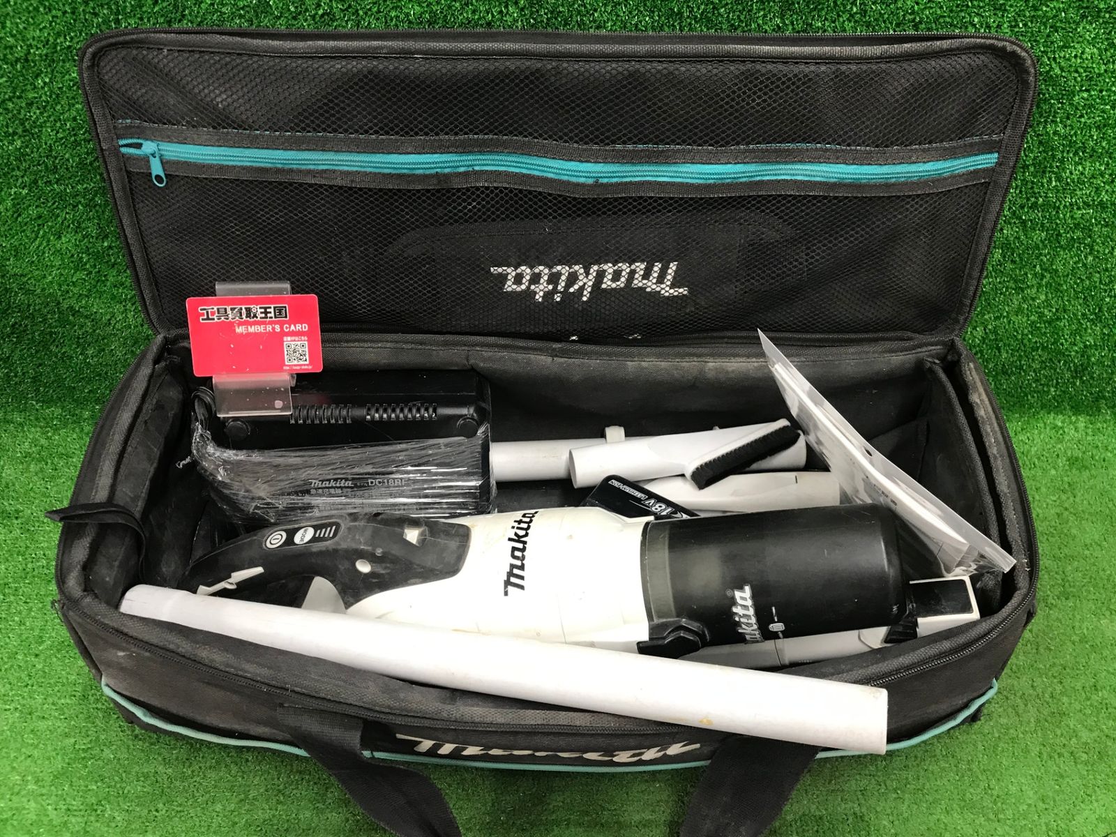 【中古品】【0918】★makita(マキタ) 18v充電式クリーナ サイクロン一体式 白(3.0Ahバッテリx1/充電器) CL286FDRFW　IT847YH06HEY