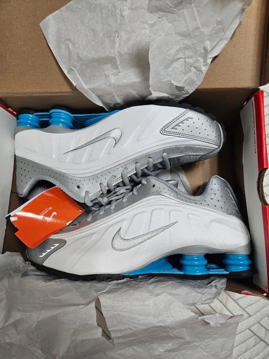 NIKE ナイキ ショックス r4 275サイズ 新品(送料込み)