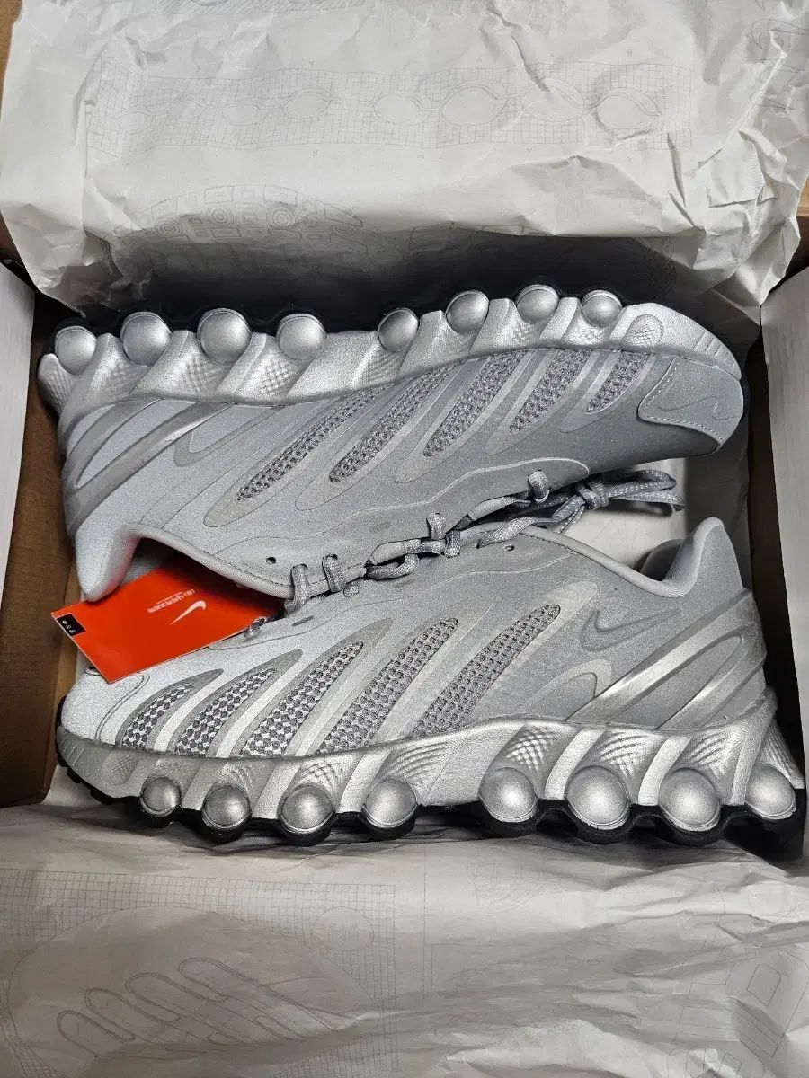 NIKE エアマックス dn8 シルバー 270サイズ 新品(送料込み)