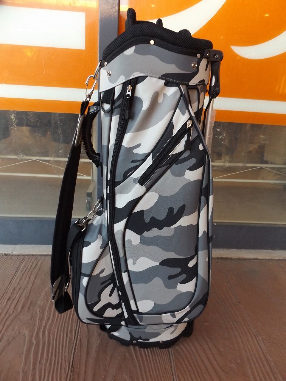 新品 ノーロゴ カモ柄スタンドバッグ 軽量 9型 約2.5kg ベージュ 迷彩