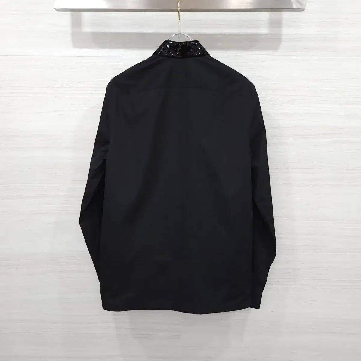 38 / PRADA プラダ ブラック 三角ロゴ スパンコール シャツ UCN412