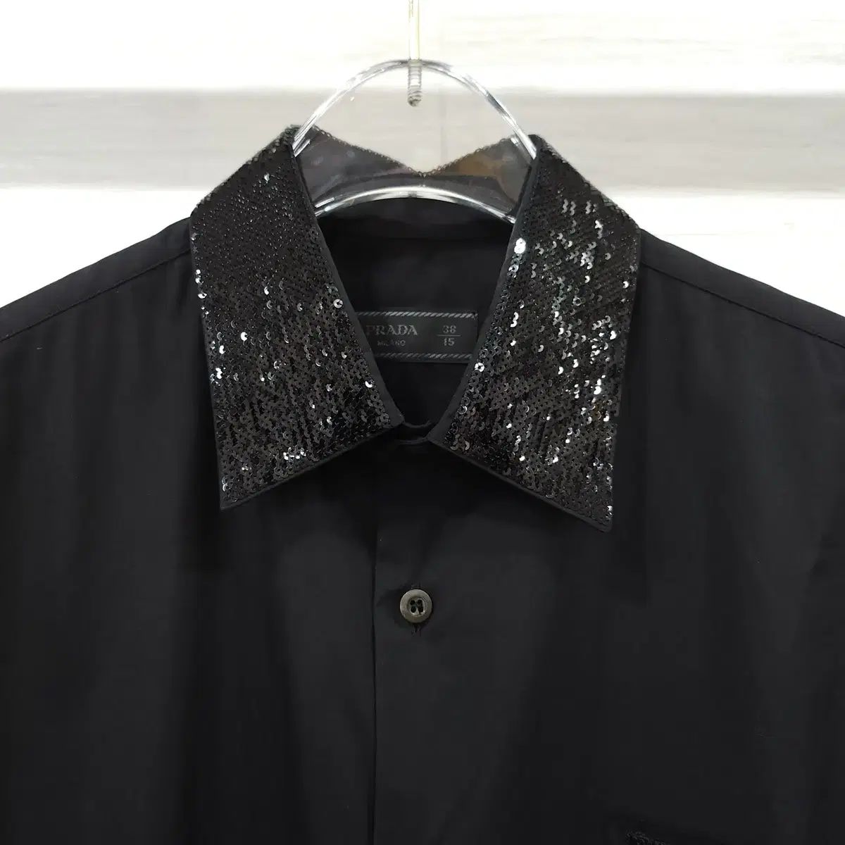 38 / PRADA プラダ ブラック 三角ロゴ スパンコール シャツ UCN412