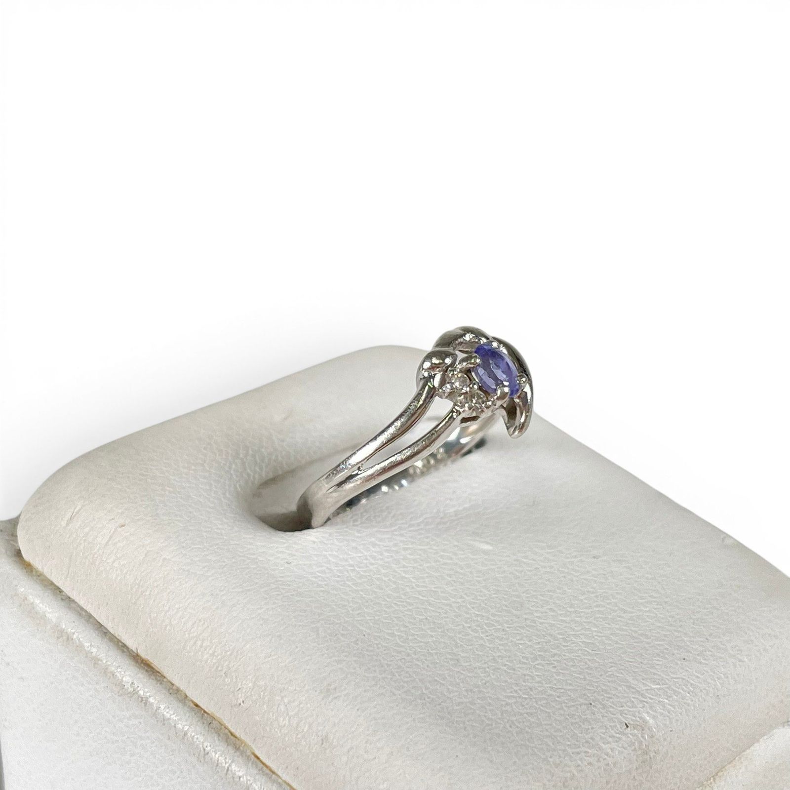 Pt900 タンザナイトリング タンザナイト0.19ct ダイヤ0.02ct 約9号 総重量約2.6g