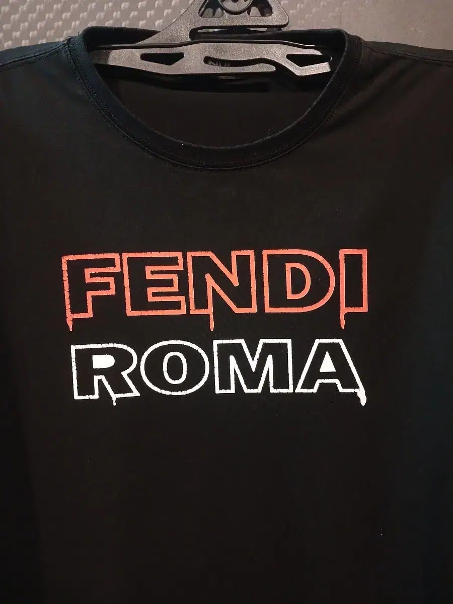 FENDI フェンディ ブラック Tシャツ - メルカリ