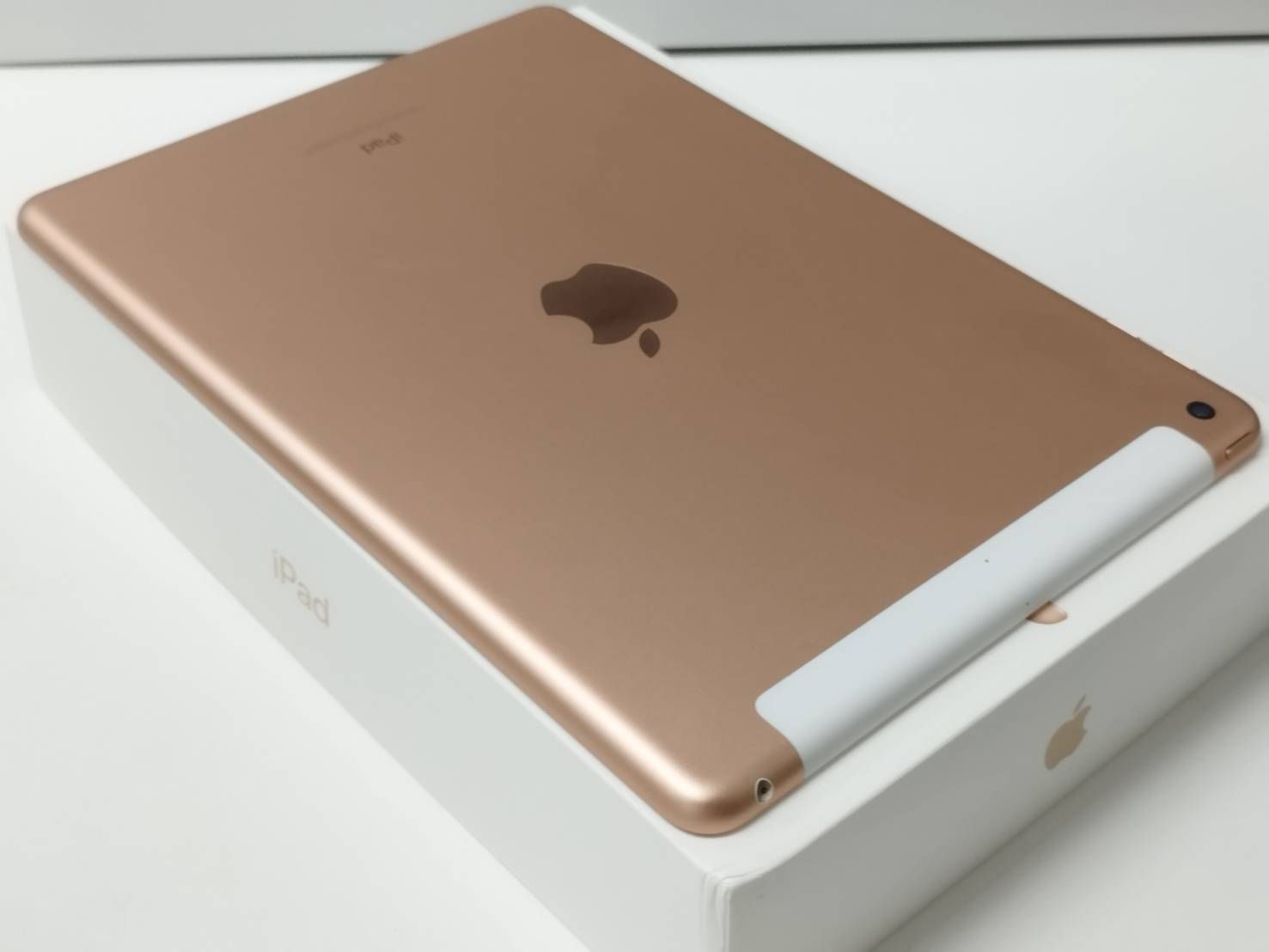 美品 iPad 第6世代 32GB Wi-Fi+セルラー - メルカリ