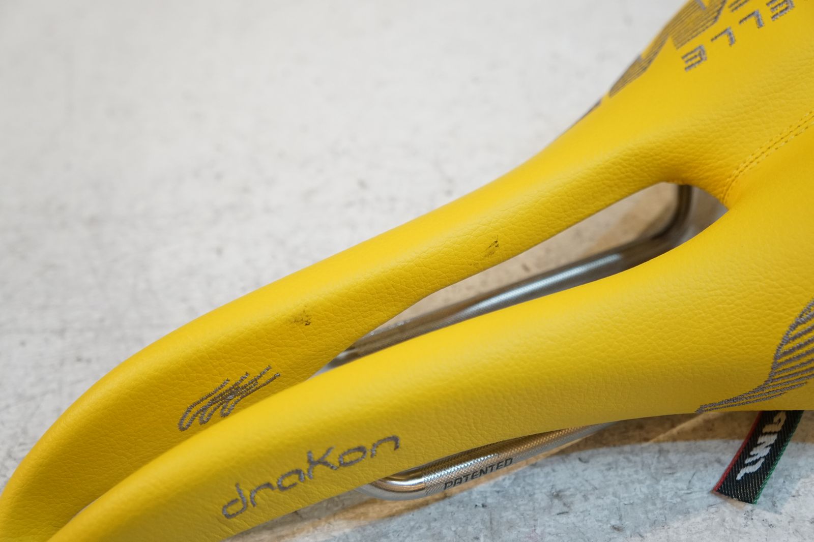 SELLE SMP 「セラ エスエムピー」 DRAKON サドル / バイチャリ浦和ベース