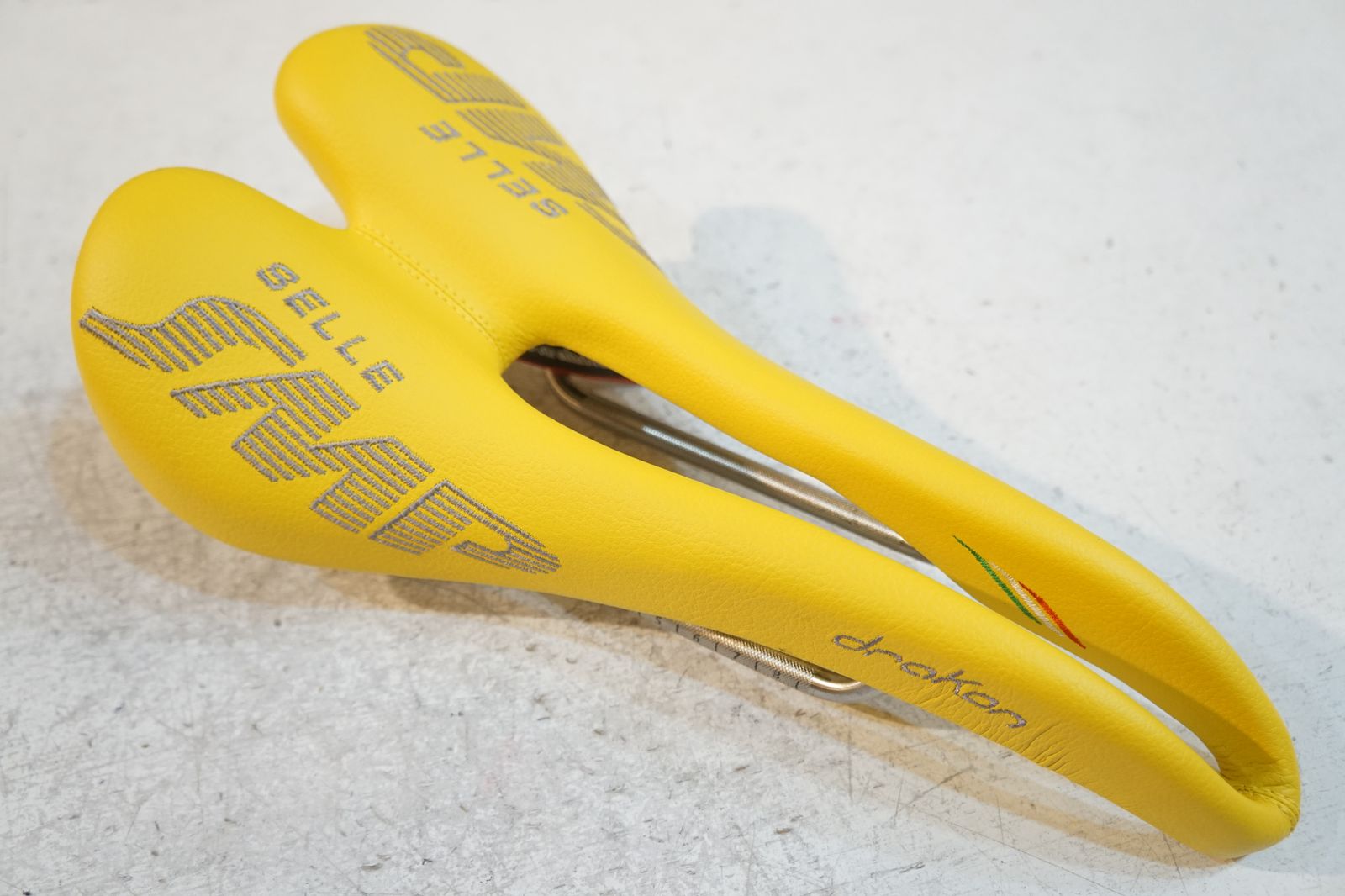 SELLE SMP 「セラ エスエムピー」 DRAKON サドル / バイチャリ浦和ベース