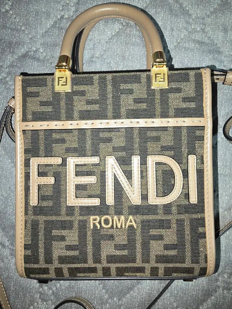 FENDI フェンディ ミニ サンシャイン ショッパー ブラウン FF ファブリック ダストバッグO 保証書O