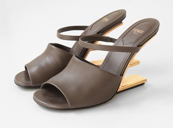 FENDI ◆ ファースト サンダル ブラウン サイズ36 (23cm) *F型ヒール* ヒール高9.5cm レザー ストラップ シューズ フェンディ ◆GG51