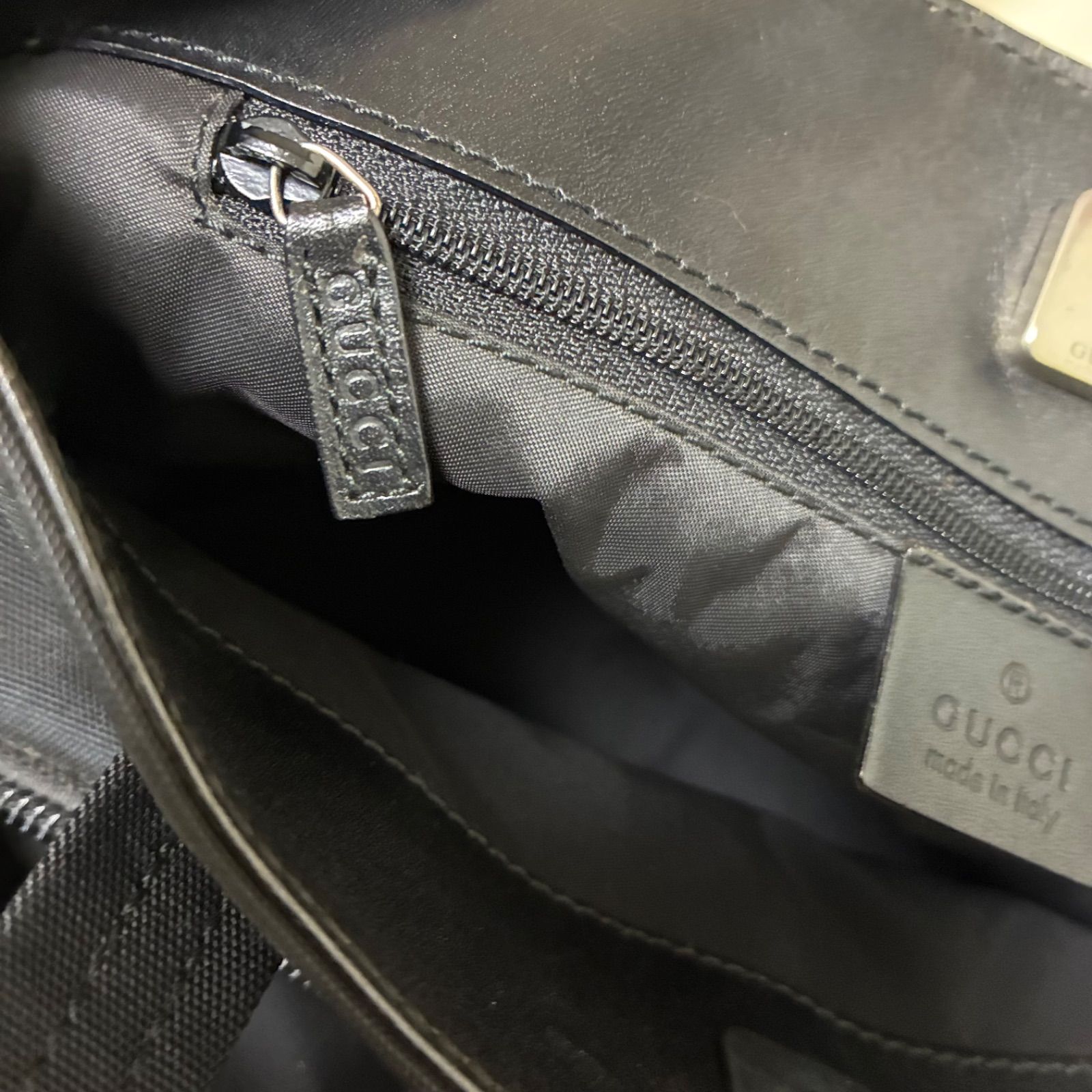 グッチ GUCCI シルバーロゴプレート ブラックナイロンレザー 