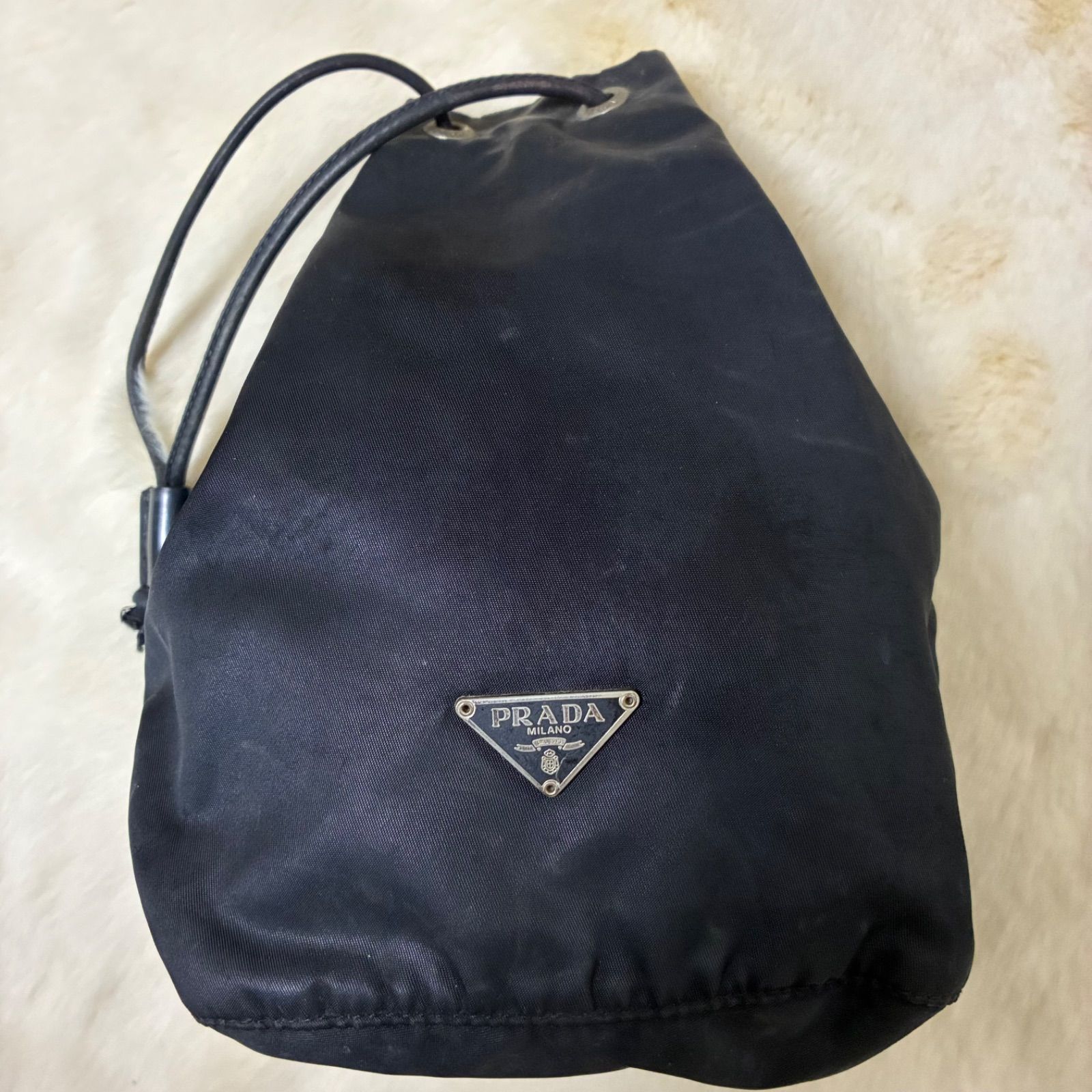 プラダ PRADA 三角ロゴプレート ブラックナイロンレザー 巾着ポーチ