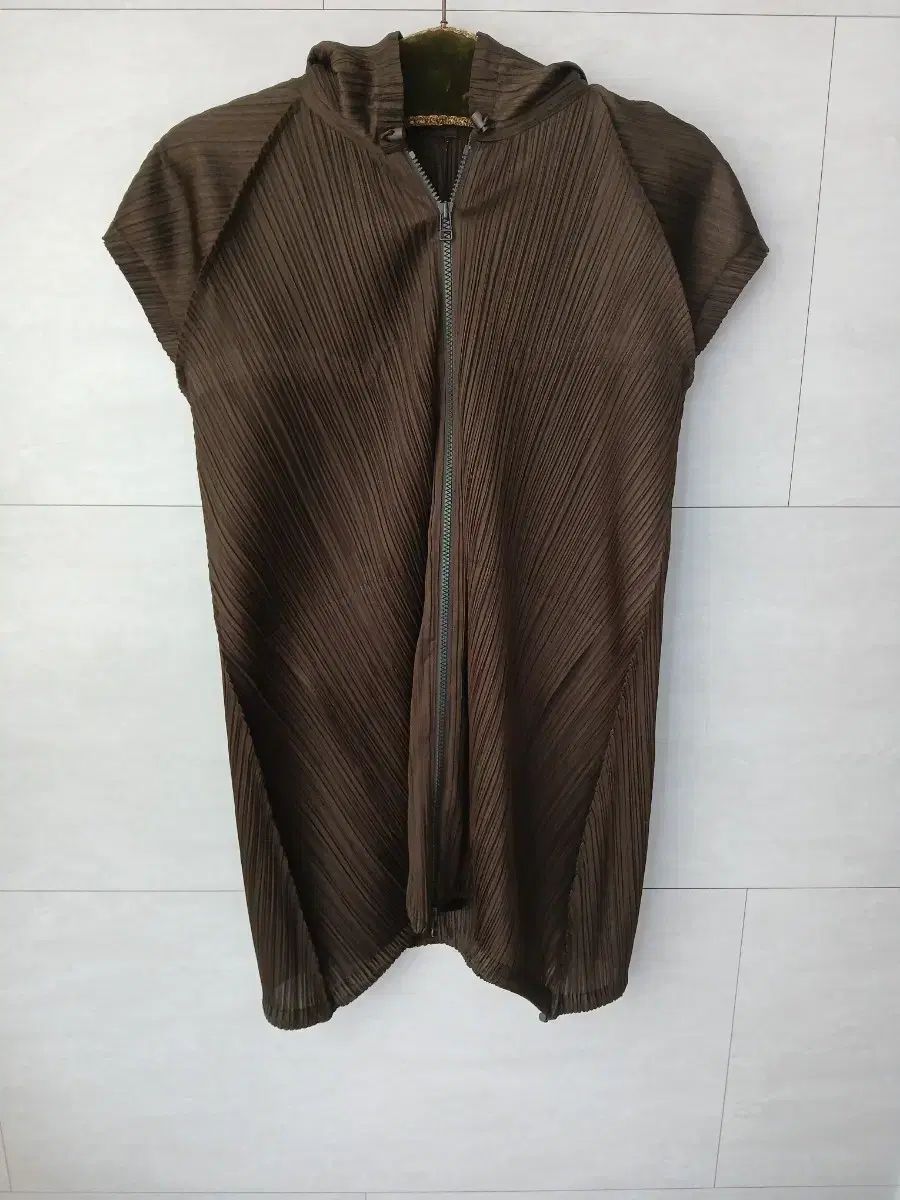 ISSEY MIYAKE プリーツプリーズ 半袖ジップアップ 29,037円
