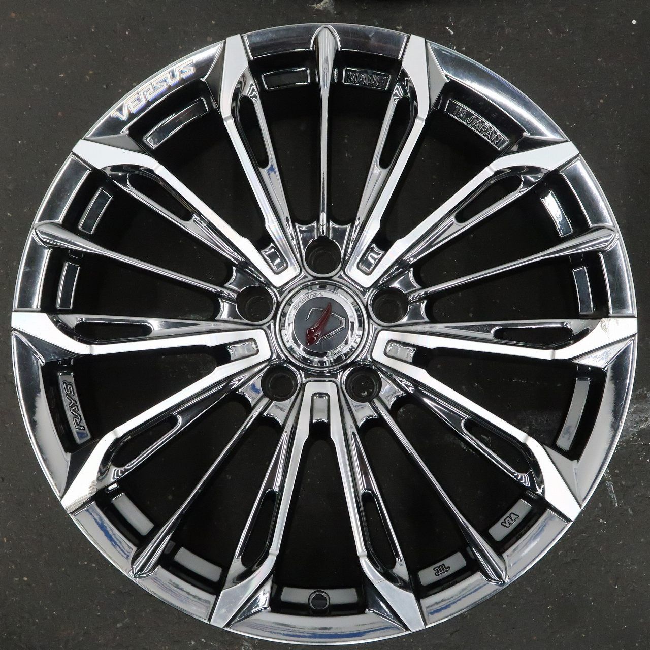 送料込み☆新品４本セット　18×7J ☆C-HR・ノア・ヴォクシー・マツダ3 4本 RAYS VERSUS TRIAINA 18インチ ホイールのみ 7J +42 5H PCD114.3