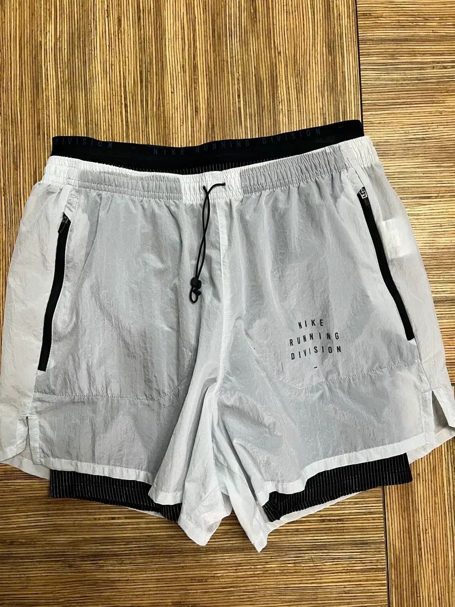 NIKE ランニング ディヴィジョン 3in1 ランニング ハーフパンツ 白 M