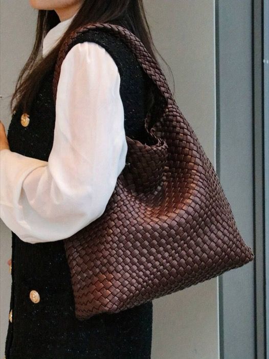 バッグ レディース ハンドバッグ 新作ファッショナブル ニッチデザインの編み込みトートバッグ、バケットスタイルのショルダーバッグ、ミニマリストヴィンテージハンドバッグ オフィス、通勤、学生用、可愛いドパミンカラーシ