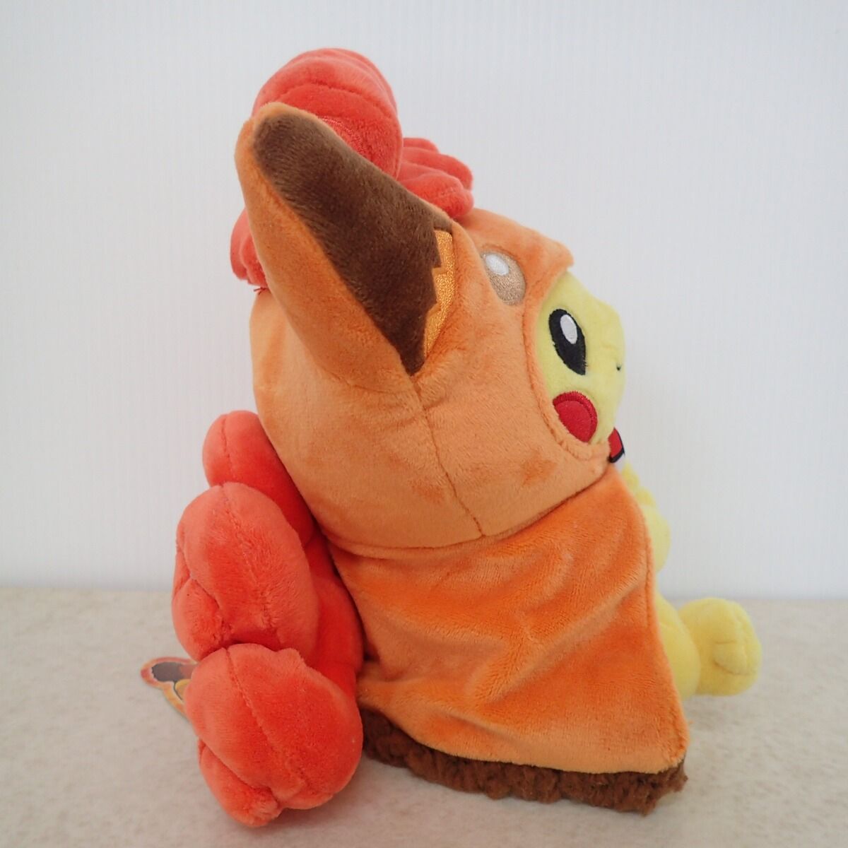 ポケモンセンター ぬいぐるみ ロコンポンチョのピカチュウ 紙タグ付き