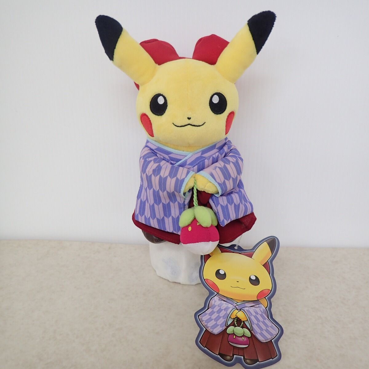 ポケモンセンター ぬいぐるみ 袴姿のピカチュウ 紙タグ付き - メルカリ