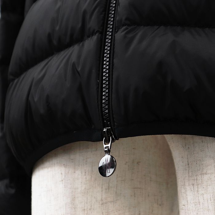美品】MONCLER モンクレール ダウンジャケット サイズ 4 メンズ ロゴ 