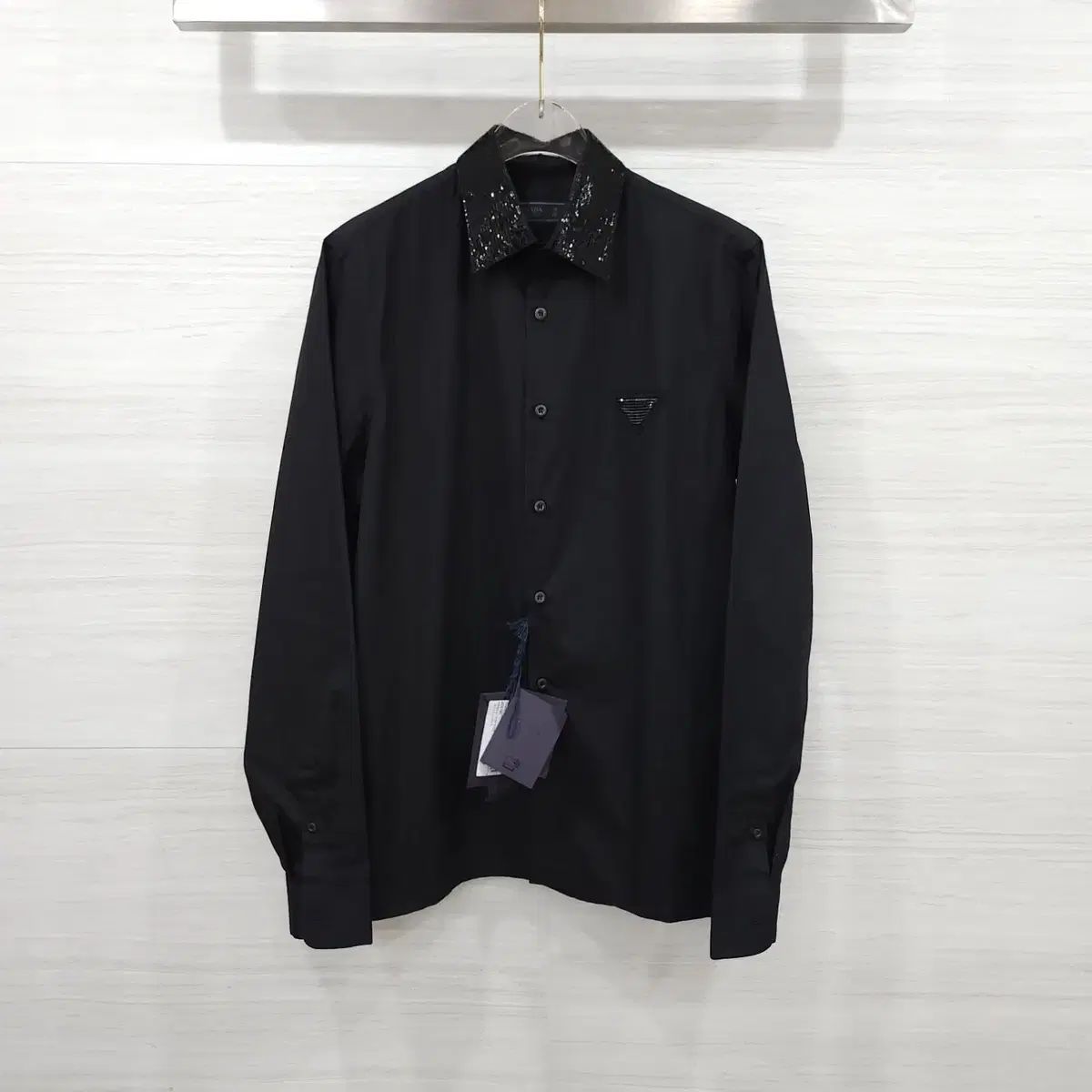 38 / PRADA プラダ ブラック 三角ロゴ スパンコール シャツ UCN412