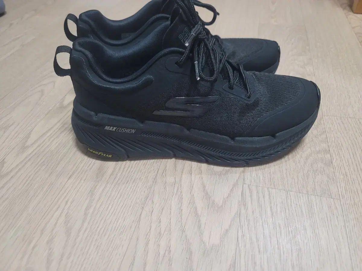 SKECHERS スケッチャーズ マックス クッション ブラック 255