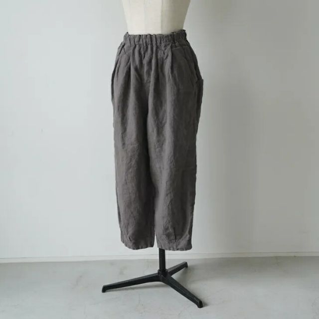 LAITERIE (レイトリー) | 25/-リネン製品染め タックパンツ (ash gray) | レディース パンツ タックパンツ リネン 麻 製品染め ワイドパンツ イージーパンツ アッシュグレー ナチュラル 日本製