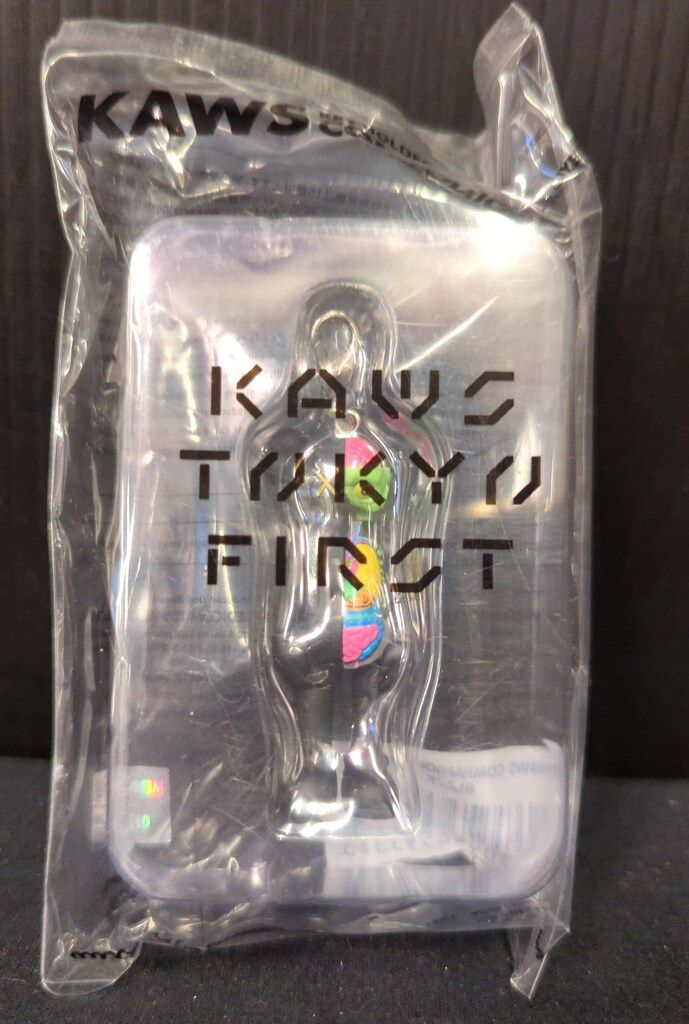 MEDICOM TOY KAWS TOKYO FIRST KAWS COMPANION(FLAYED)BLACK KEYHOLDER