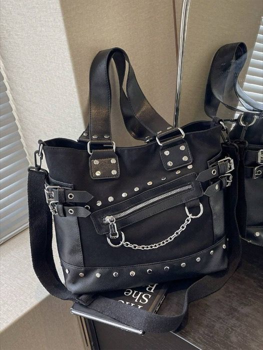 バッグ レディース ショルダーバッグ レディース用ファッショナブルで多用途なダーク バイクインスパイアードクロスボディバッグ