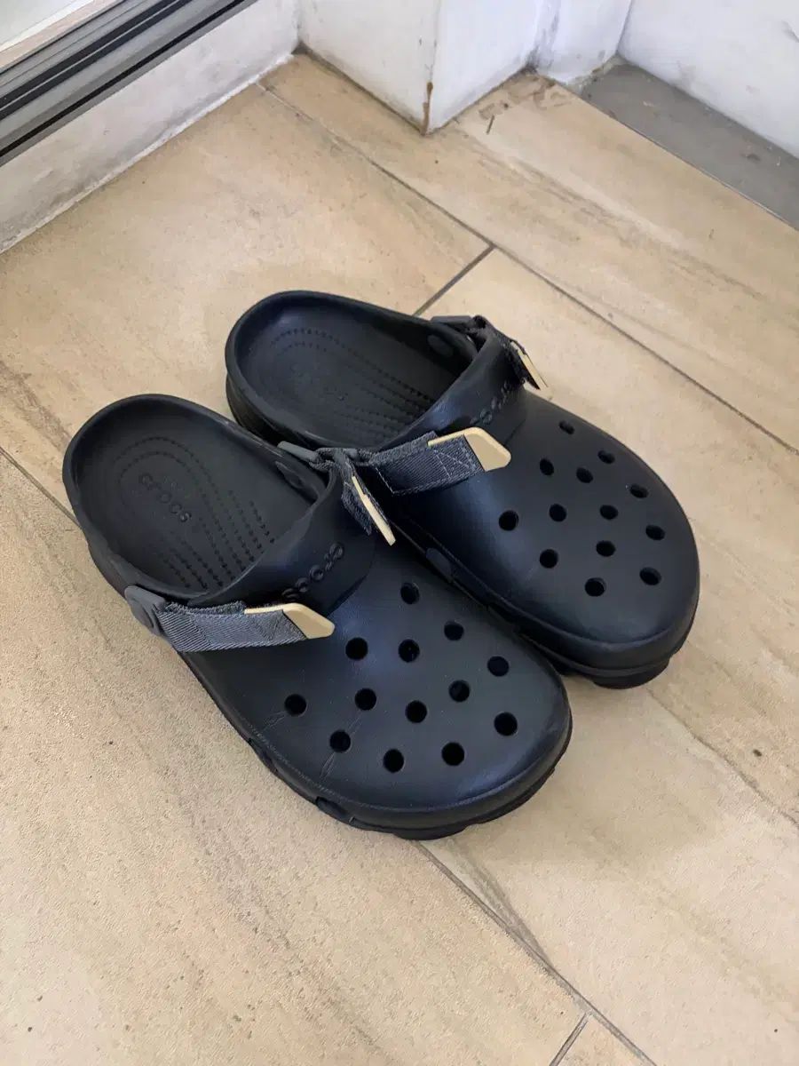 (260) Crocs All Terrain klogg ブラック