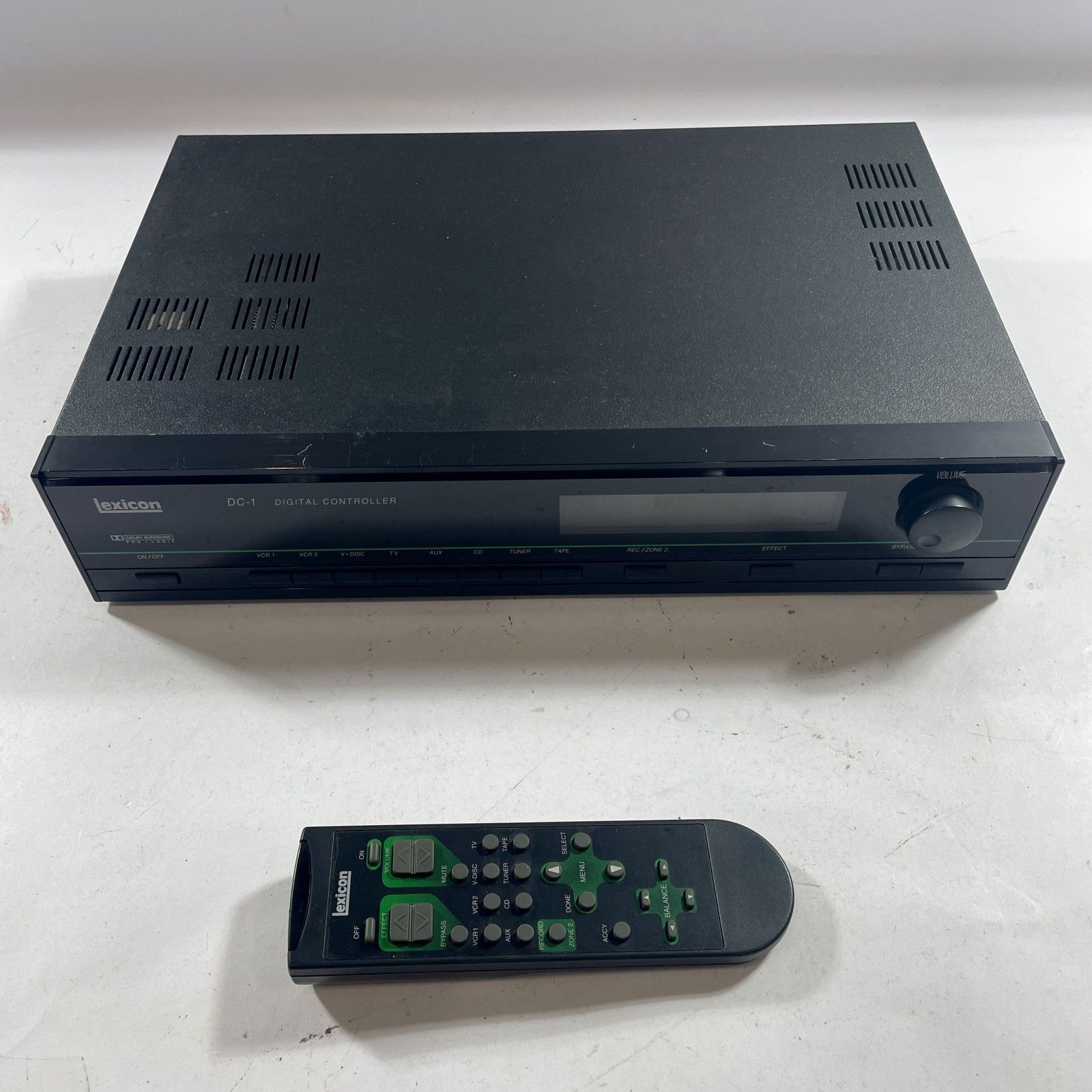 ★ 希少！ オーディオ機器 Lexicon レキシコン DC-1 DIGITAL CONTROLLER デジタルコントローラー リモコン付き 通電確認のみ ジャンク品