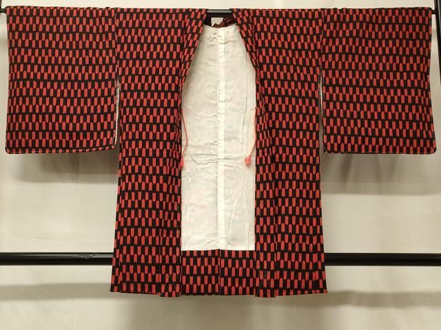 平和屋着物＃羽織　矢羽文　黒地　正絹　逸品　未使用　CABF9104in