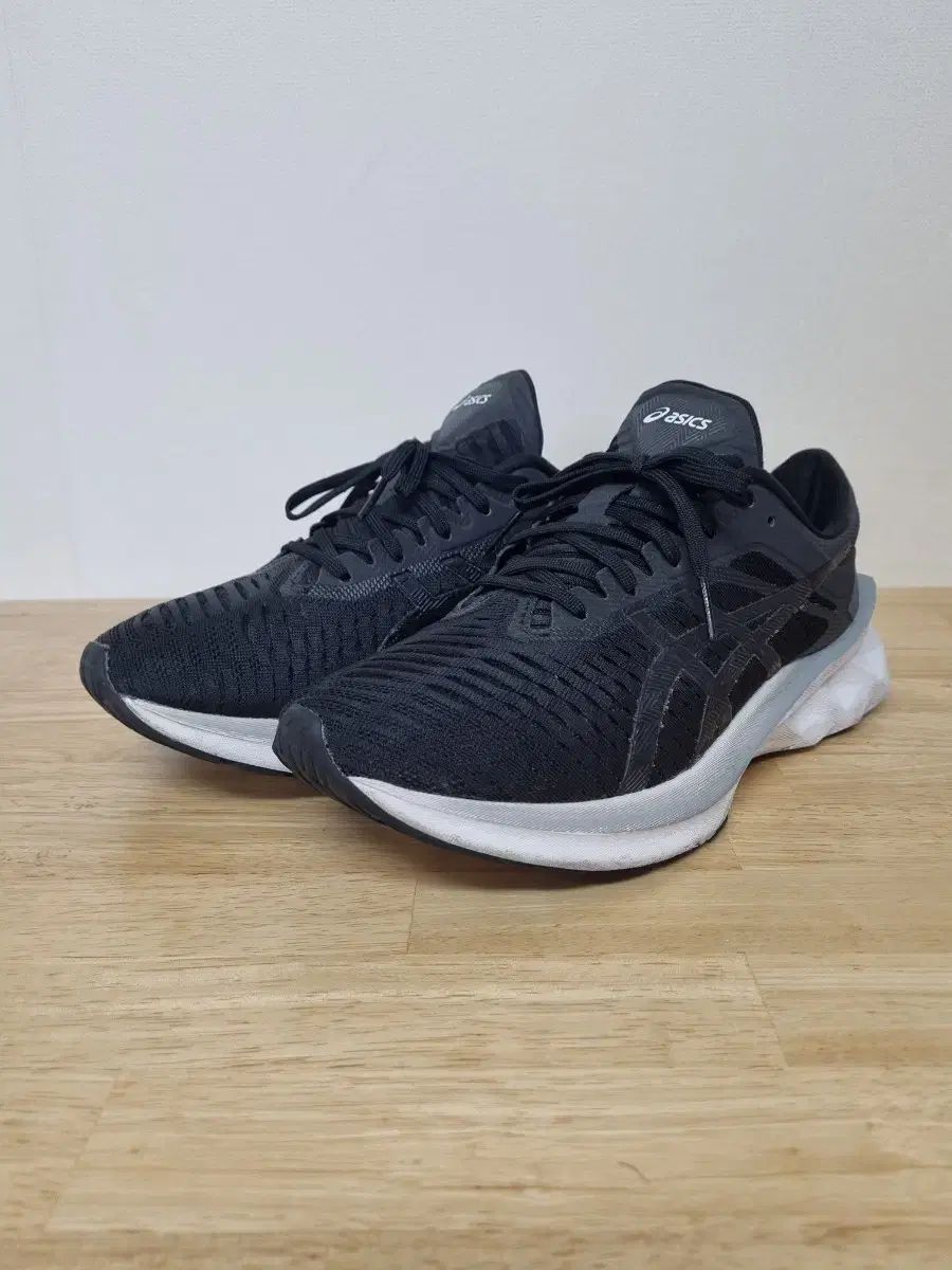 アシックス ノヴァブラスト (ASICS Novablast) ブラック 250mm
