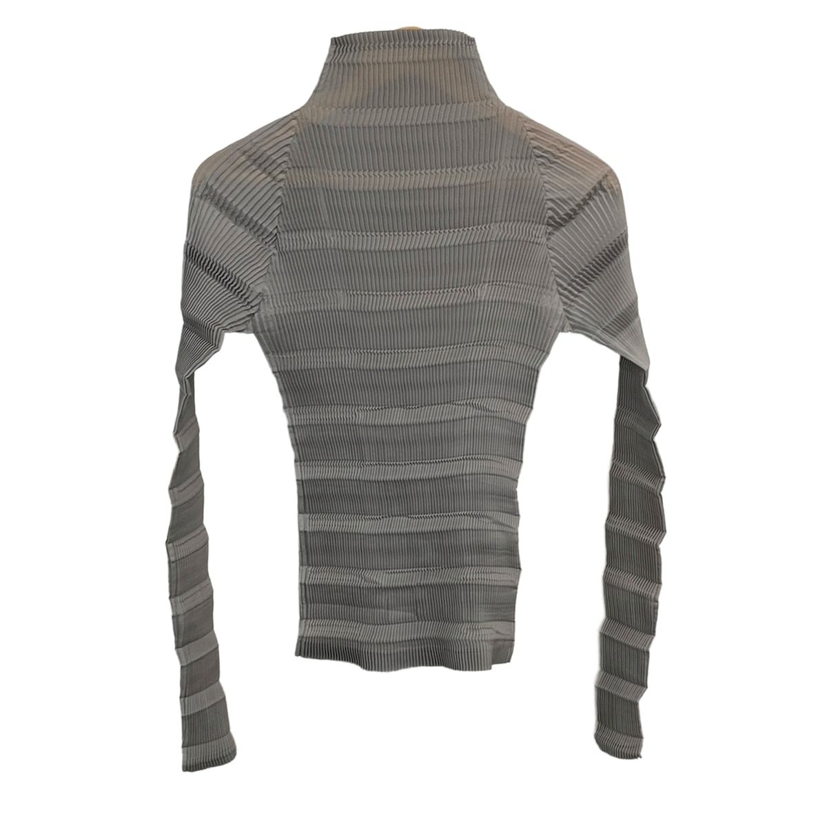 ISSEYMIYAKE(イッセイミヤケ) 長袖カットソー サイズL レディース美品 - グレー ハイネック/プリーツ