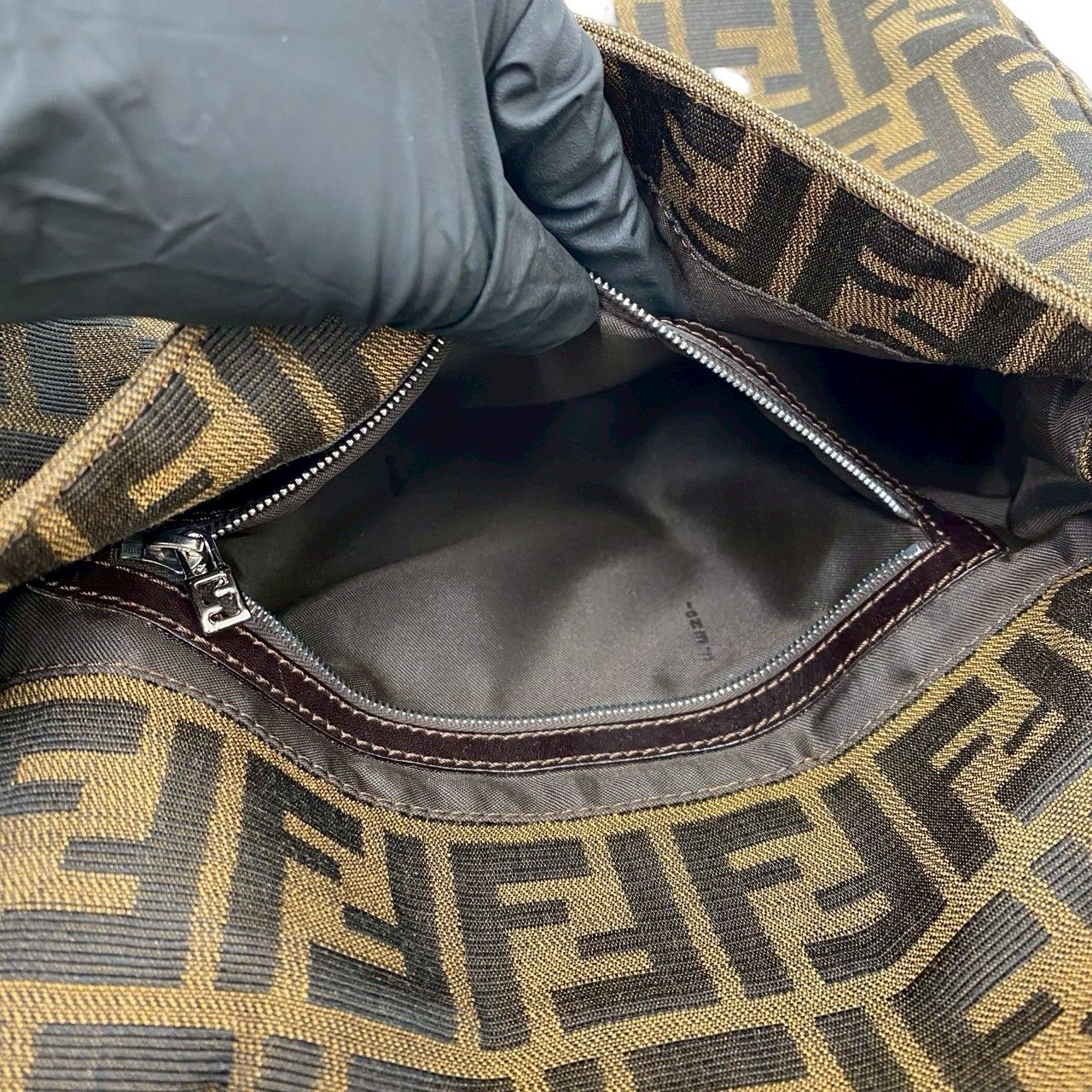 極 美品 FENDI フェンディ マンマバケット ズッカ FF ロゴ 柄 金具