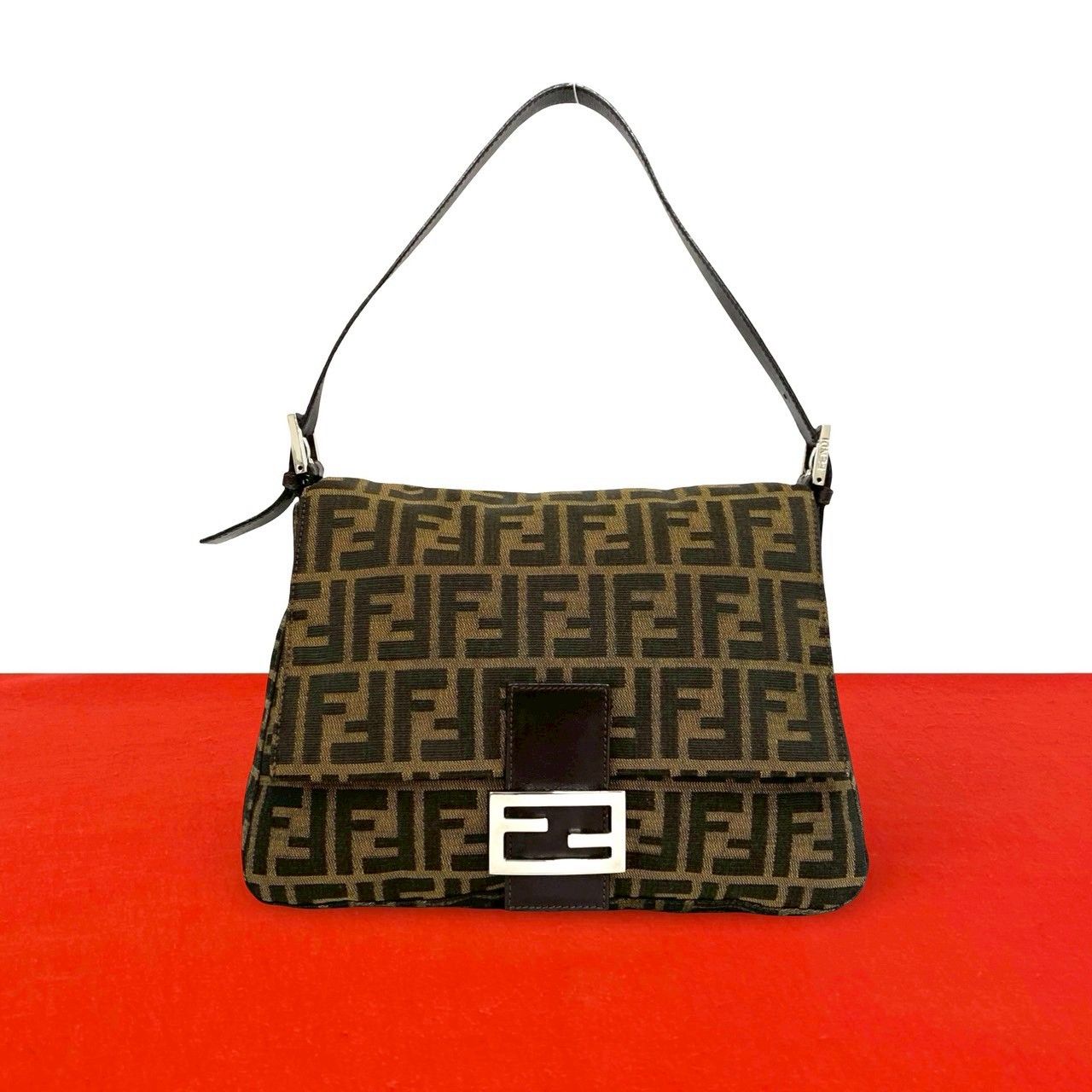 【良品】FENDI フェンディ 長財布 FFロゴズッカ柄 マンマバケット 極 美品 FENDI フェンディ マンマバケット ズッカ FF ロゴ 柄 金具