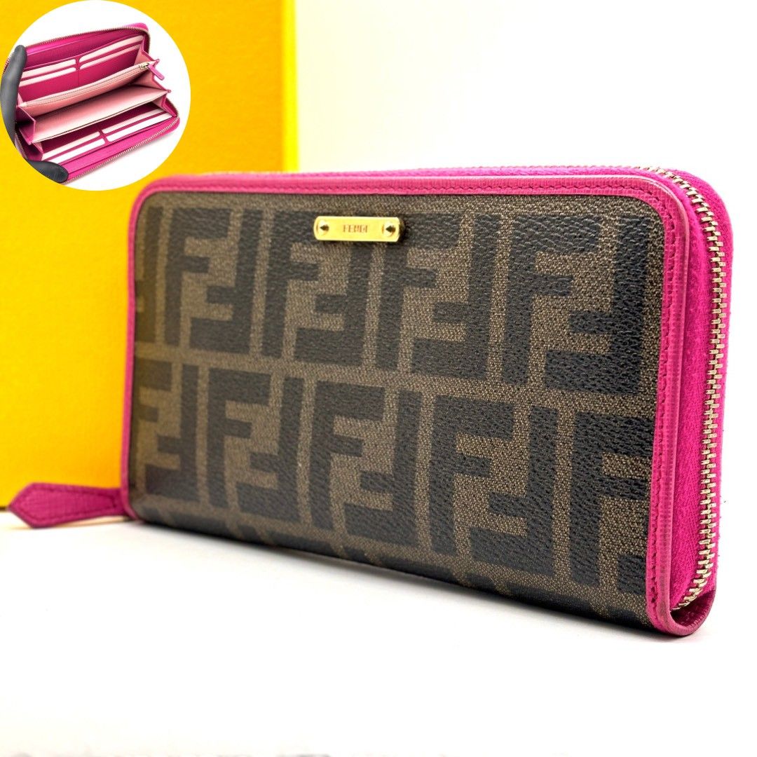 【視線を奪う余白】　FENDI　長財布 ズッカ ラウンドファスナー 8カード ゴールドロゴ　ピンク