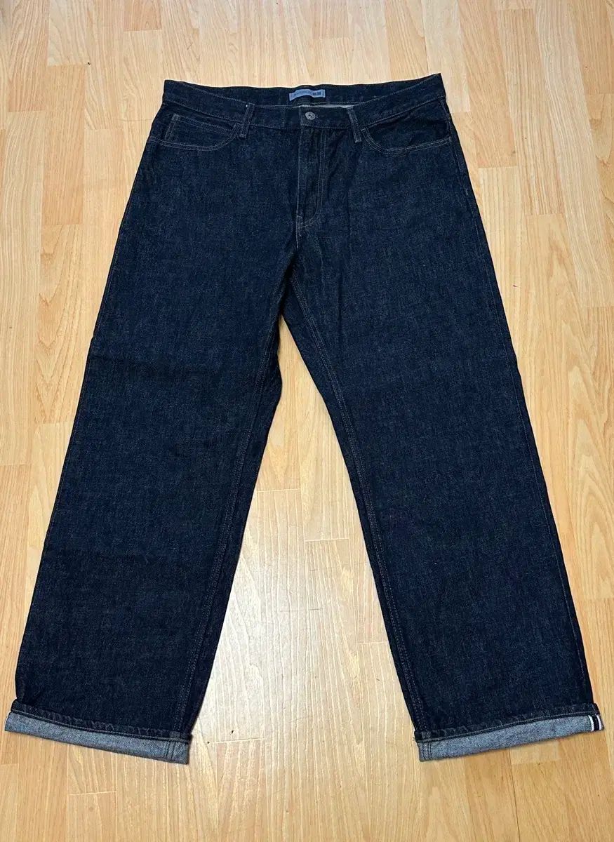 (36) UNIQLO jwa セルビッジ ストレートデニム