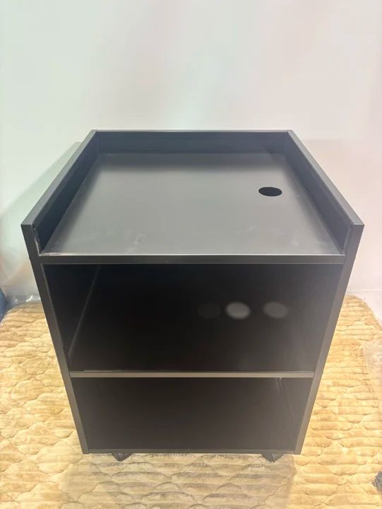 新品 ブラック収納ラック キャスター付き オープンシェルフ 配線コード穴あり