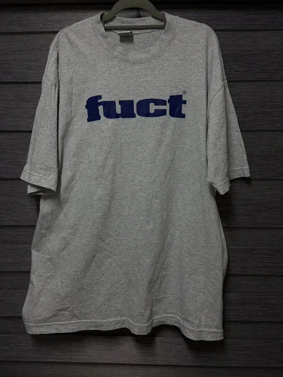 L) FUCT OG ロゴ Tシャツ グレー